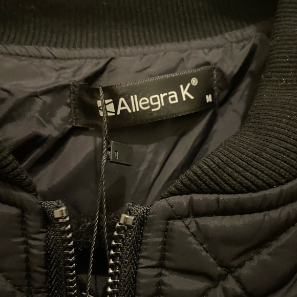 Woman M - Picture 2 of 3